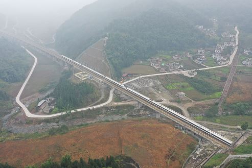 成贵高铁全线通车_宜宾一路向“黔”南行大提速